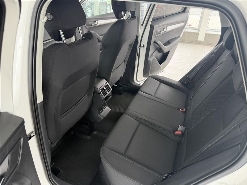 Škoda Karoq 2,0 TDi, DSG,NAVI,TZ,LED - fotka 24 z 28