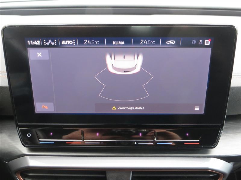 Cupra Formentor 1,5 TSI 110Kw DSG ACC LED ČR - fotka 15 z 22