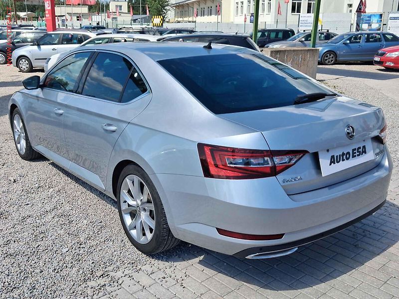 Škoda Superb (2015) 2.0 TDi, ČR, Style - fotka 6 z 24