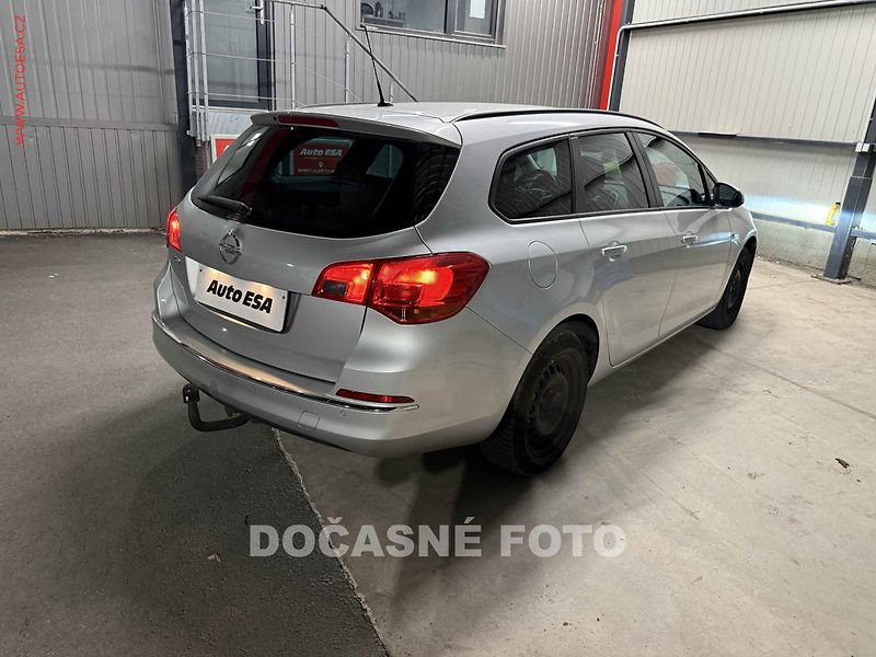 Opel Astra (2014) 1.4 Turbo - fotka 2 z 3