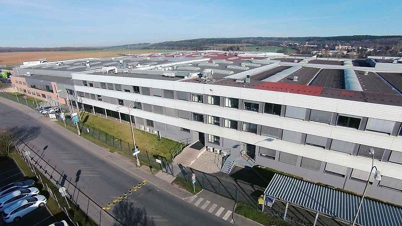 Kontrola je částečně automatická, do testování se však zapojují i lídé