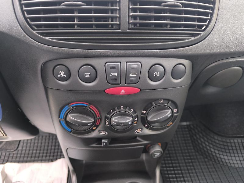 Fiat Punto (2005) 1.3 DOLOŽENÉ KM,SERVISNÍ KN - fotka 19 z 26