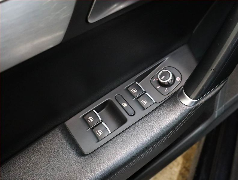 Volkswagen Passat (2012) 2.0 TDI, Serv.kniha, Xenony - fotka 20 z 20