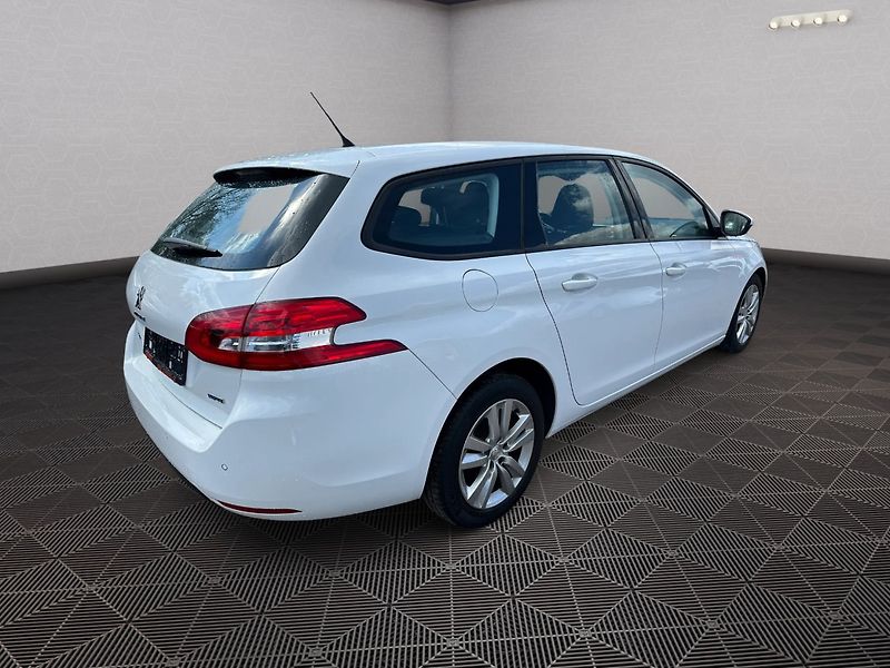 Peugeot 308 (2016) 1.2 Turbo 81kw - fotka 7 z 21