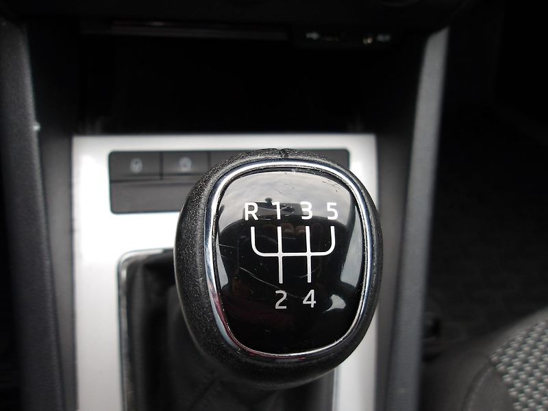 Škoda Octavia 1,6TDi 1.MAJITEL ! NAJ.137000k - fotka 26 z 30