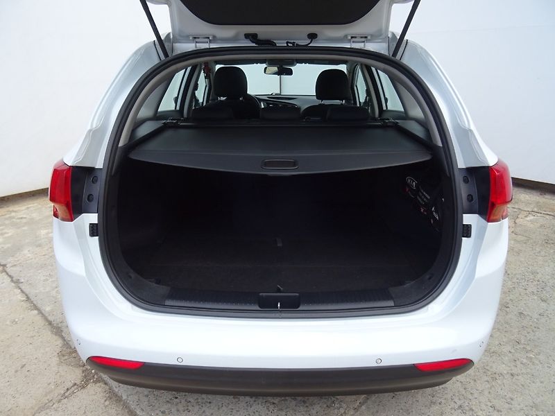Kia Ceed (2017) 1.6GDi,99kW,1majČR,s.kni,klima - fotka 19 z 23