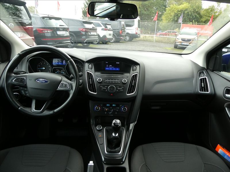 Ford Focus 1,5 110kW 1.MAJITEL, SERVISKA - fotka 27 z 48