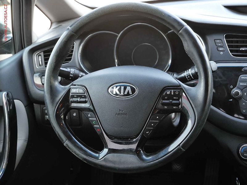 Kia Ceed (2014) 1.6 GDi - fotka 13 z 18