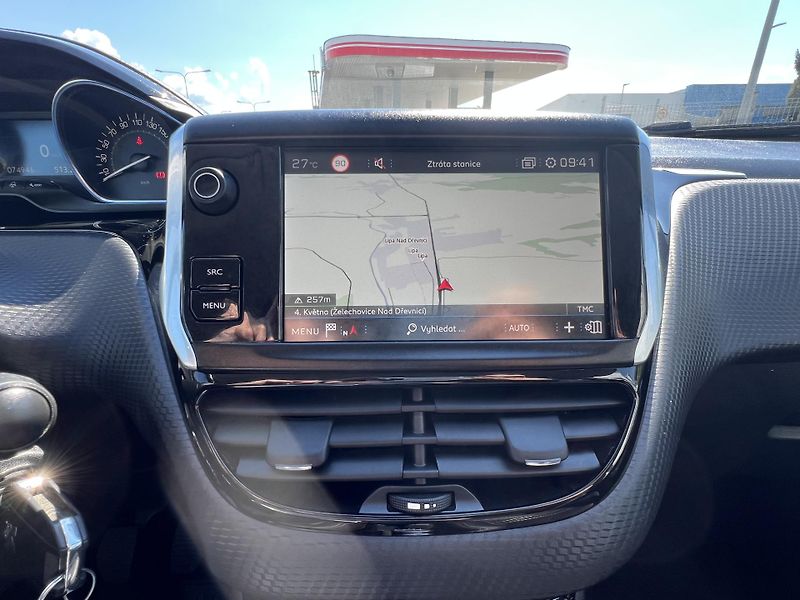 Peugeot 2008 (2019) 1.5 BlueHDi - fotka 27 z 40