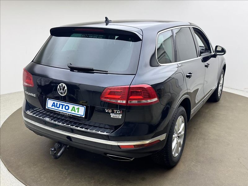 Volkswagen Touareg 3,0 ACC 360° TZ PEČLIVÝ SERVIS - fotka 4 z 49