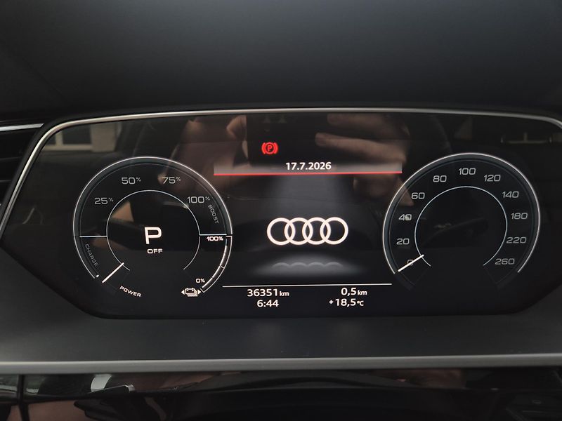 Audi e-tron SPORTBACK S 370kw SOH 96% - fotka 48 z 48