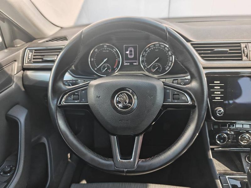 Škoda Superb Ambition Green tec 6DSG 2,0TDI - fotka 11 z 22
