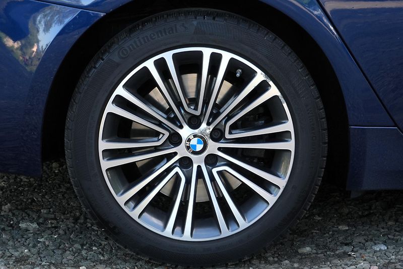 BMW Řada 5 530d xDrive, Kamera, ČR, Hi-Fi - fotka 12 z 40