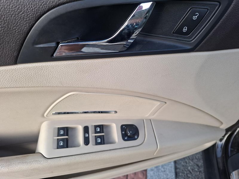 Škoda Superb (2013) 2.0 TDI,CR,Laurin&Klement - fotka 14 z 18