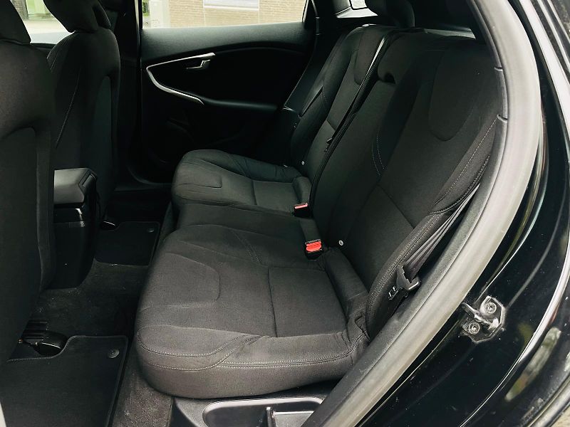 Volvo V40 2.0D3 5VÁLEC MANUÁL 1MAJITEL - fotka 31 z 41