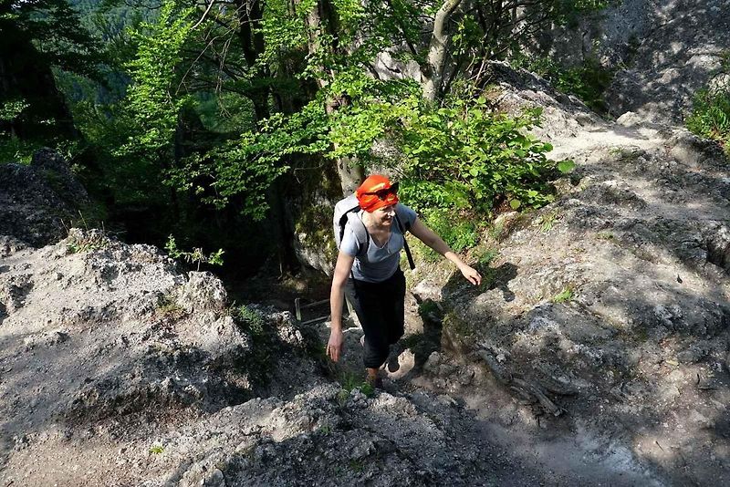Súľovské skály se nacházejí přibližně 10 kilometrů od města Bytča a 25 kilometrů od Žiliny.