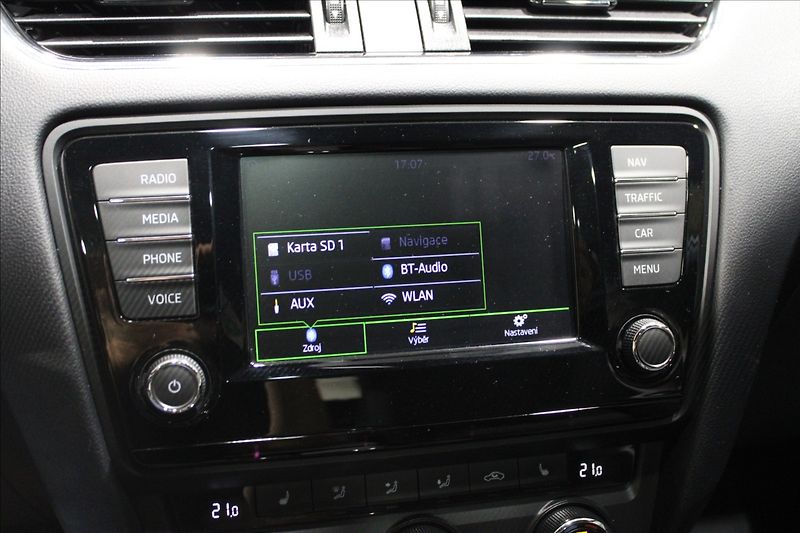 Škoda Octavia 2,0 162 kW RS DSG, NAVI, 1. ma - fotka 24 z 39