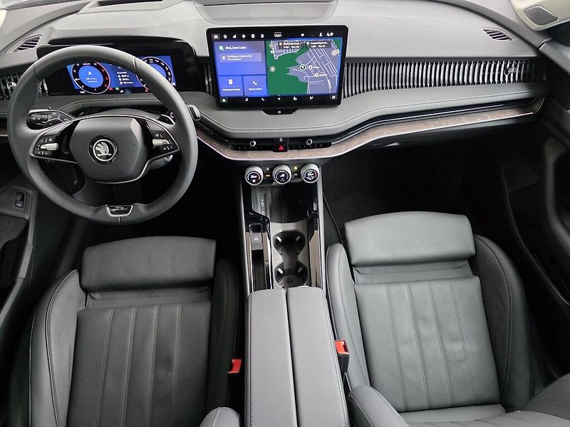 Škoda Superb Combi DSG 4M 2,0TDi 142kW L&K - fotka 10 z 28