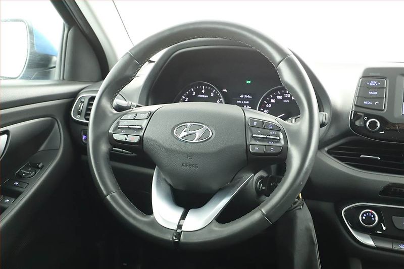 Hyundai i30 (2018) Comfort 1.0 T-GDI, Serv.kniha - fotka 8 z 13