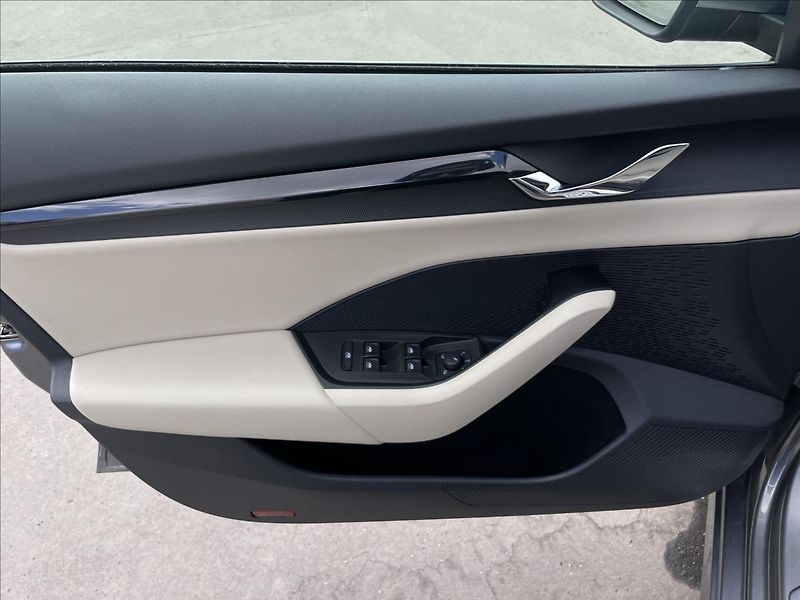 Škoda Octavia 1,5 TSI Style LED+PDC - fotka 14 z 23