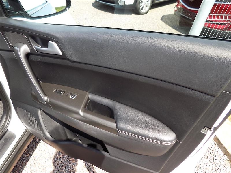Kia Sportage 1,7 CRDi NAVI, KAMERA, 1.maj. - fotka 24 z 35