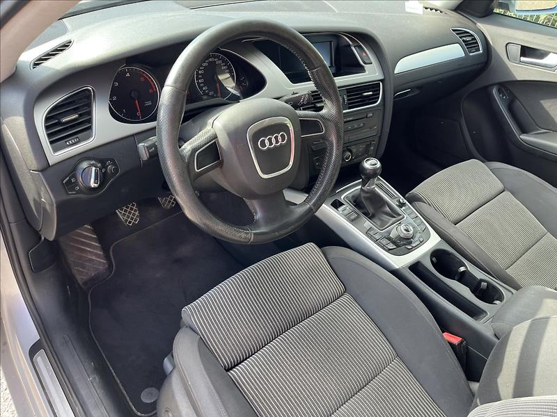 Audi A4 2,0 TDi KLIMA XENON 2x KOLA - fotka 9 z 33