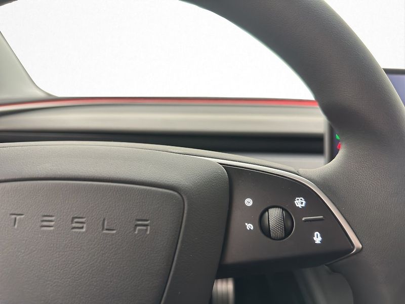 Tesla Model 3 Performance AWD - fotka 17 z 27