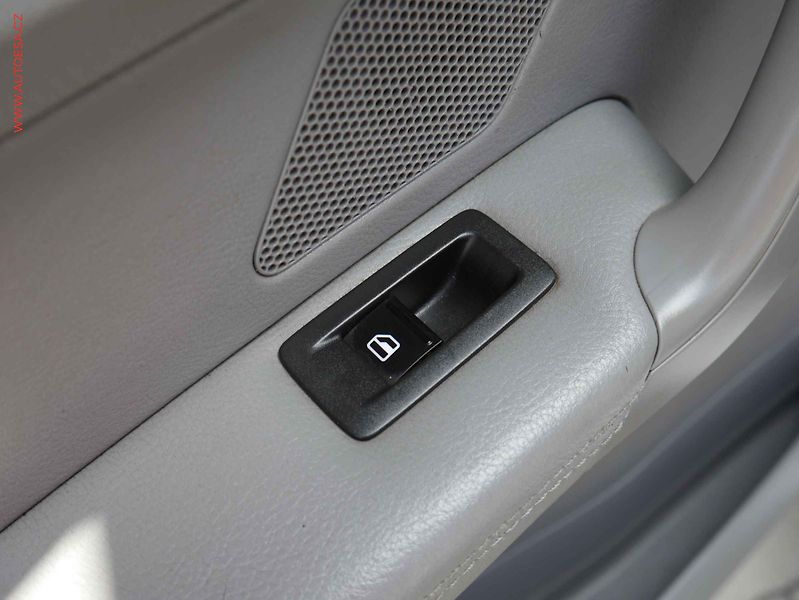 Volkswagen Touran (2006) 1.9TDi, AC, TZ - fotka 12 z 16
