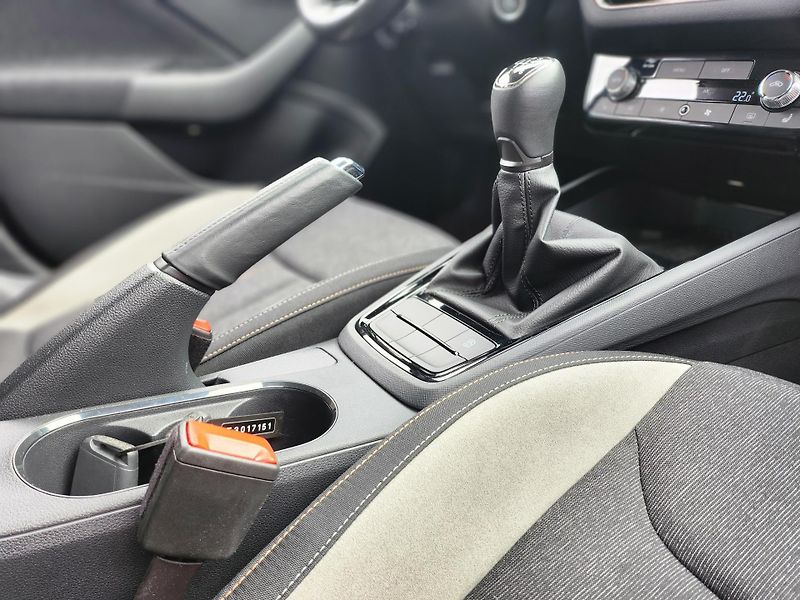 Škoda Kamiq Top Selection 1.0 TSI 85kw - fotka 9 z 27