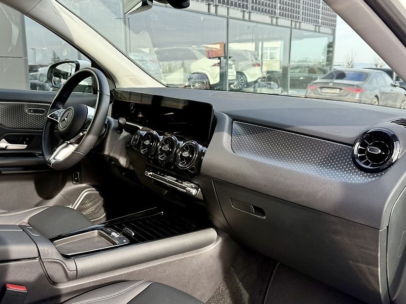 Mercedes-Benz GLA (2025) 220 4MATIC - fotka 33 z 40