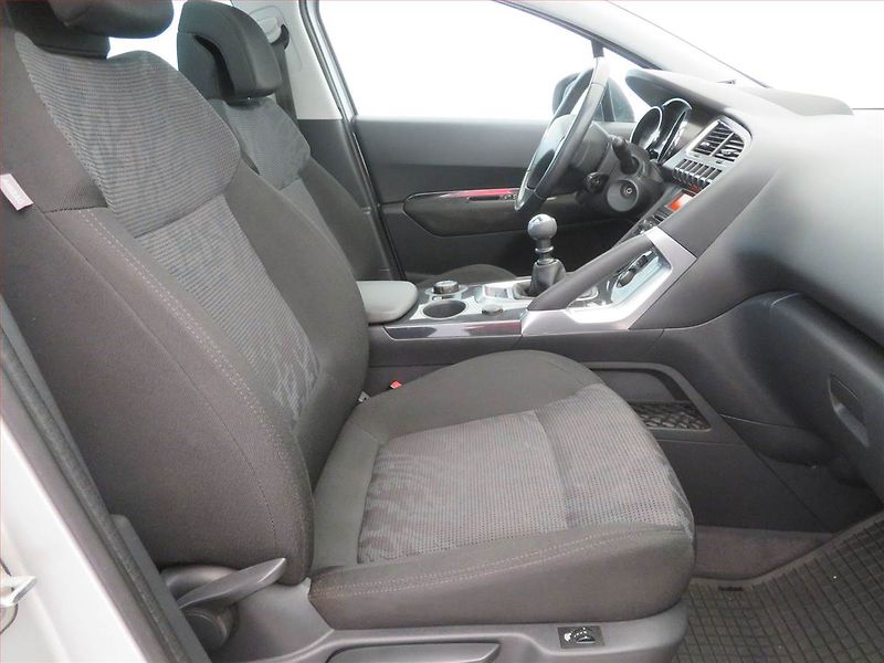 Peugeot 3008 (2010) 1.6 HDi, Tempomat - fotka 9 z 14