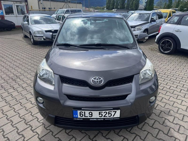 Toyota Urban Cruiser (2010) 1,3i 74 KW SPOJKA STK - fotka 9 z 45