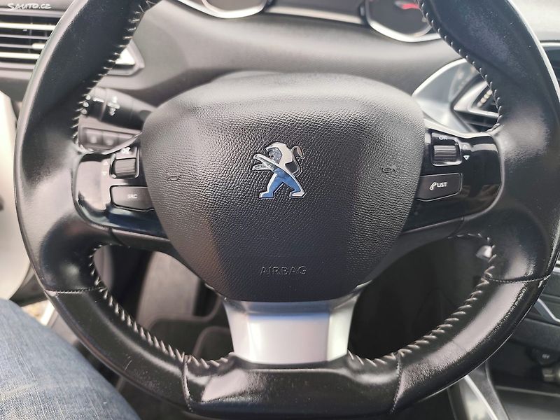 Peugeot 308 (2015) - fotka 30 z 40