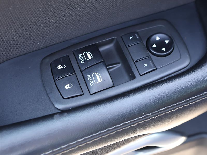 Dodge Challenger 3,6 V6 227kW Automat SXT - fotka 15 z 31