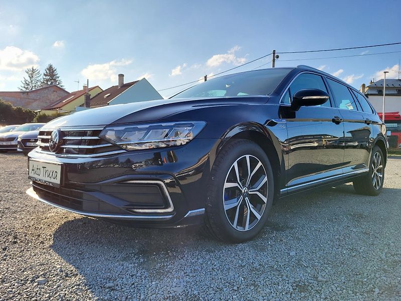 Volkswagen Passat 1.4 TSI PHEV GTE HYBRID - fotka 29 z 48