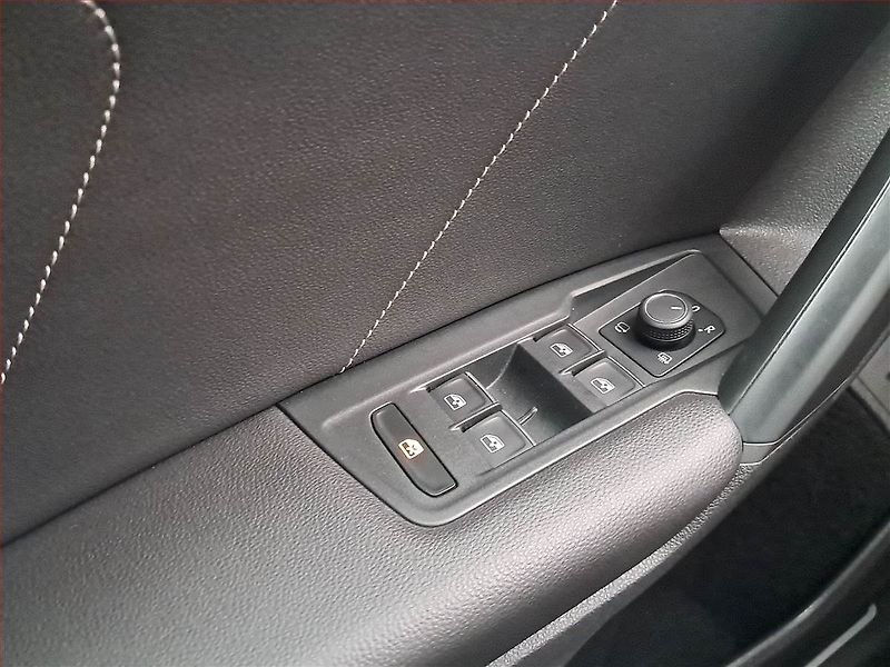 Volkswagen Tiguan (2021) R-Line 2.0 TDI - fotka 16 z 18