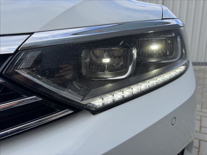 Volkswagen Passat 2,0 TDI HIGHLINE DPH 1.maj ČR - fotka 9 z 50
