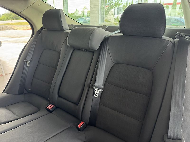 Volvo S80 D5 AUT*136kW*Nav*Tažné*TopStav - fotka 14 z 28