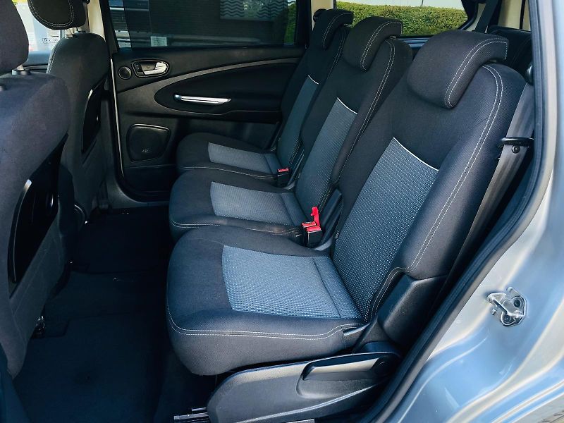 Ford Galaxy 2.0TDCi MANUÁL 7 MÍST VÝHŘEV - fotka 34 z 49