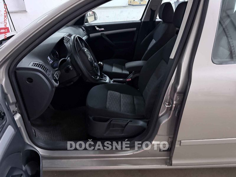 Škoda Octavia (2012) 1.6 TDi, 2.maj, navi, AC - fotka 3 z 3