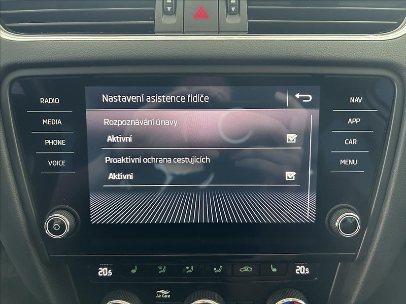 Škoda Octavia 1,0   TSI 85kW,TAŽNÉ,NAVIGACE - fotka 19 z 27