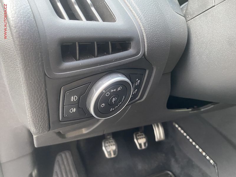 Ford Focus (2017) 1.5 EcoBoost, ČR, Sport, navi - fotka 15 z 19