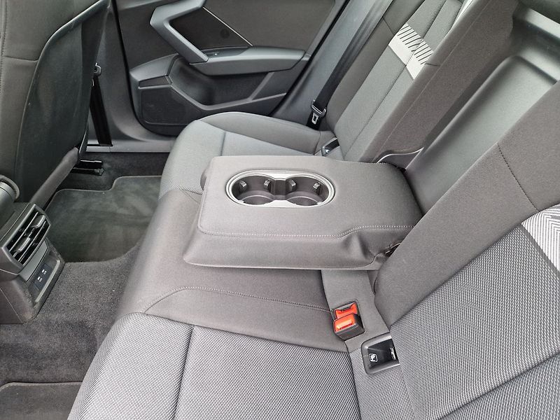 Audi A3 S-Line 35 TFSI - fotka 31 z 36