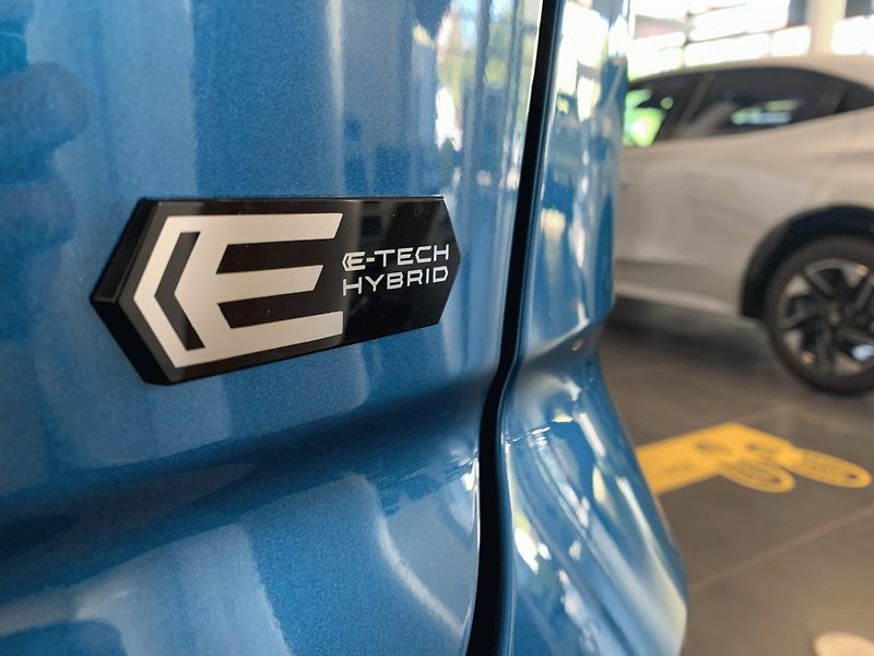 Renault Austral (2026) esprit Alpine full hybrid E-Te - fotka 6 z 18