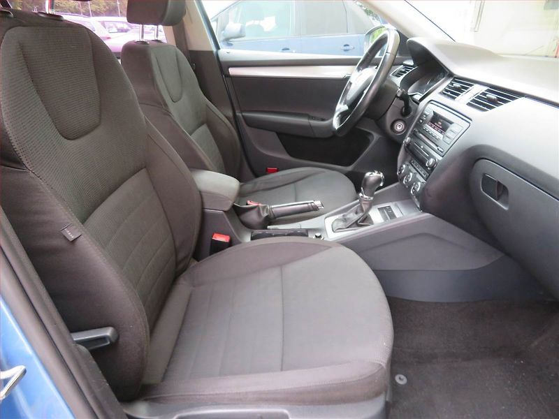 Škoda Octavia (2013) 2.0 TDI, Automat, Xenony - fotka 9 z 15