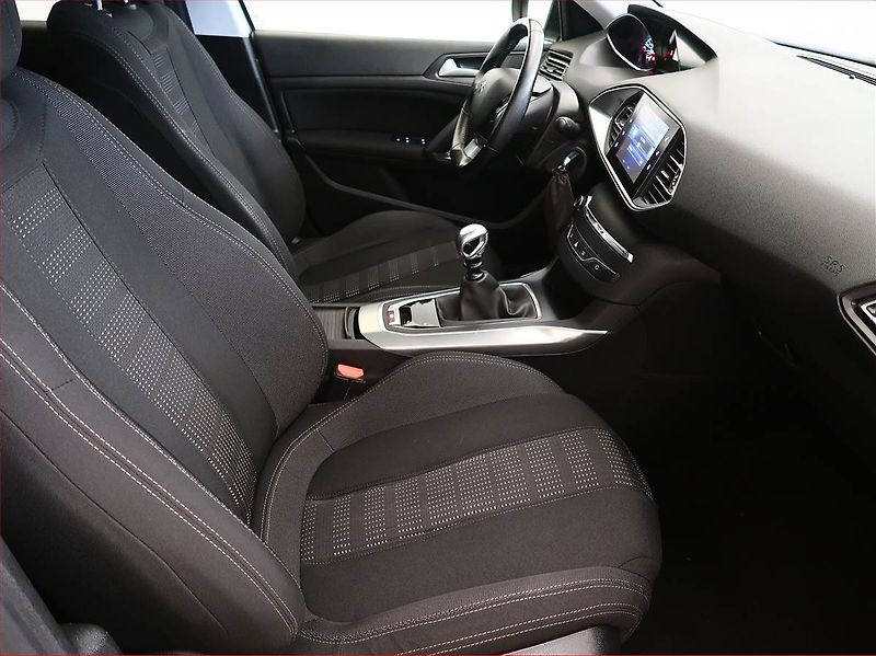 Peugeot 308 (2017) 1.6 BlueHDi, Serv.kniha, Navi - fotka 9 z 17