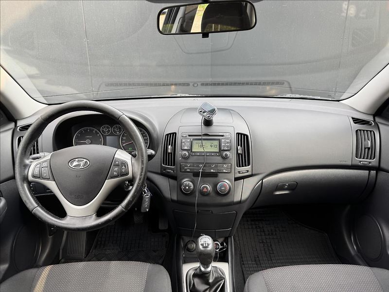 Hyundai i30 1,4 i Trikolor Plus ČR - fotka 14 z 26