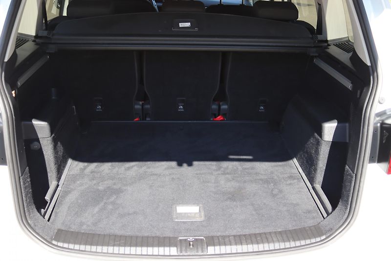 Volkswagen Touran 2.0TDI DSG 110kW - fotka 41 z 50