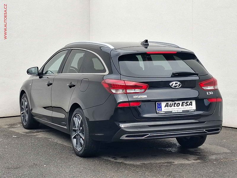 Hyundai i30 (2022) 1.5 i, 1.maj,ČR, LED, park. - fotka 6 z 19