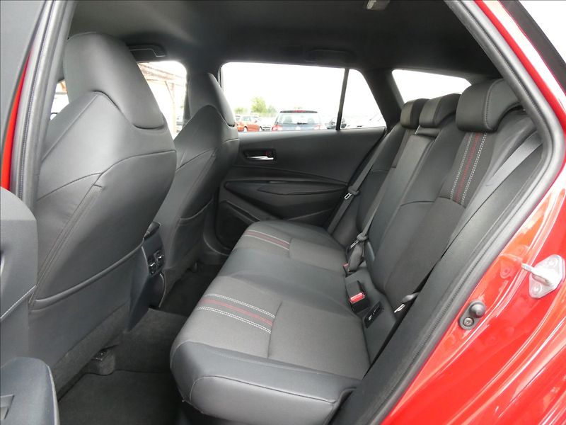 Toyota Corolla 2,0 Hybrid e-CVT GR Sport 112k - fotka 19 z 44